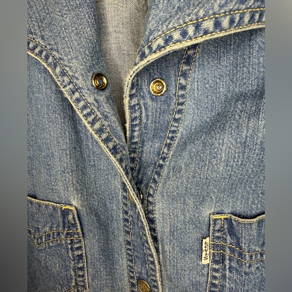 Levi's Blue Denim Button-Up Top - Picture 3 of 4